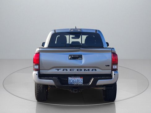 Used 2019 Toyota Tacoma TRD Off-Road image 7