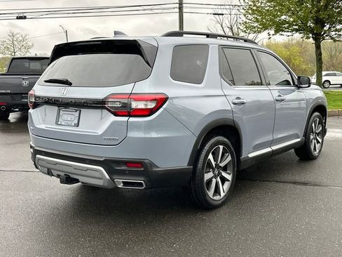 Used 2024 Honda Pilot Touring image 4