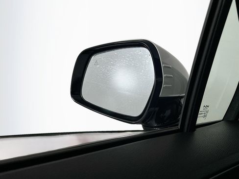 Used 2024 Kia Carnival LX image 16