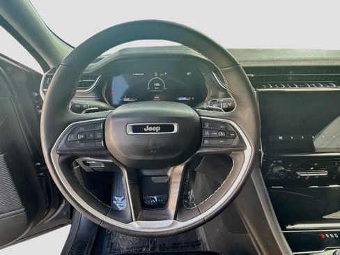 Used 2023 Jeep Grand Cherokee Limited RWD image 10