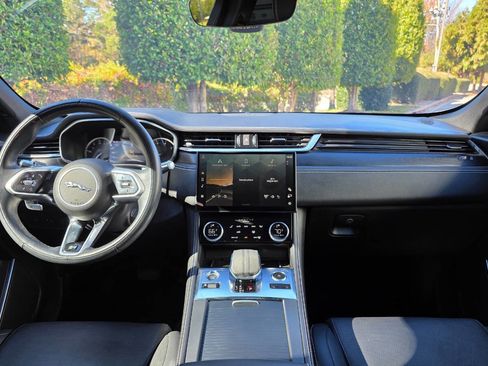 Used 2021 Jaguar F-PACE R-Dynamic S image 15