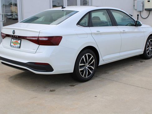 Used 2025 Volkswagen Jetta SE FWD image 6