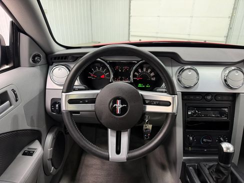 Used 2006 Ford Mustang Coupe RWD image 18