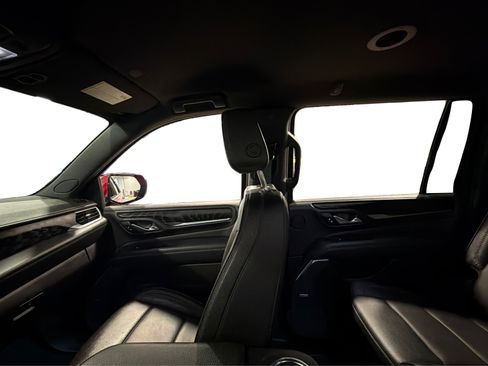 Used 2023 GMC Yukon XL Denali AWD/4WD image 42