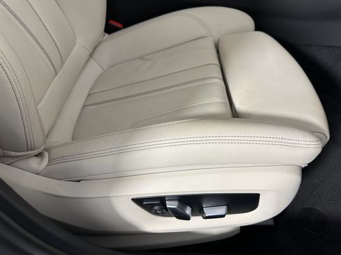 Used 2022 BMW 530i w/ Executive Package image 32