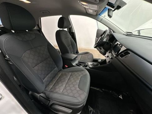 Used 2017 Kia Niro LX image 20