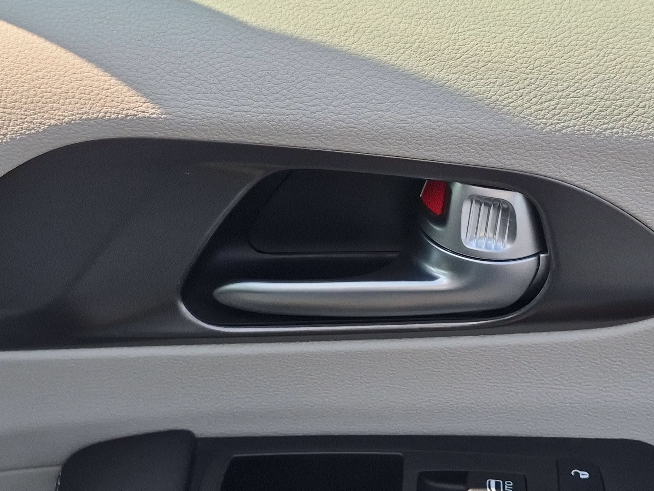 Used 2024 Chrysler Pacifica Touring-L FWD image 34