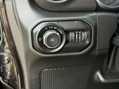 Used 2021 Jeep Wrangler Unlimited Sahara AWD/4WD image 18