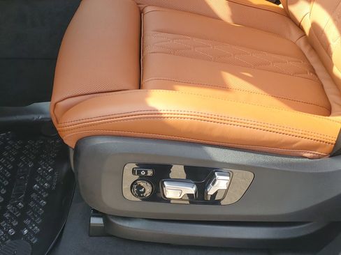 New 2026 BMW X7 xDrive40i w/ Executive Package image 9