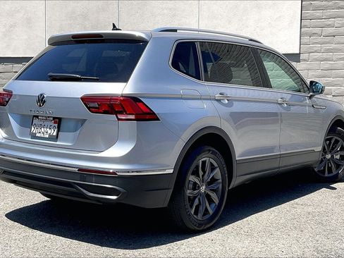 Certified 2023 Volkswagen Tiguan SE w/ Panoramic Sunroof Package FWD image 13