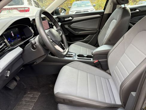 Used 2025 Volkswagen Jetta SE image 25