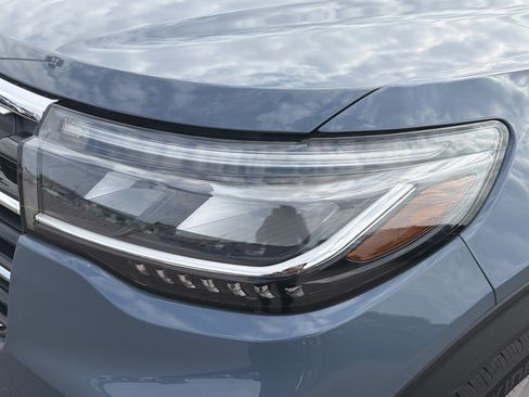 Used 2025 Ford Explorer Active AWD/4WD image 16