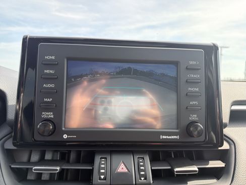 Used 2021 Toyota RAV4 XLE Premium image 25