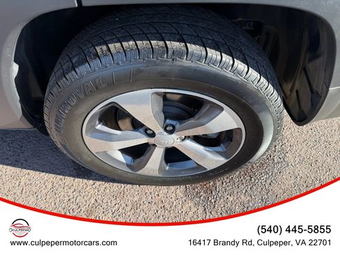 Used 2019 Jeep Cherokee Limited w/ Technology Group image 30