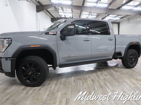 Used 2025 GMC Sierra 2500 AT4 w/ AT4 Premium Plus Package AWD/4WD image 5