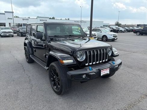Used 2023 Jeep Wrangler Unlimited Sahara w/ Cold Weather Group AWD/4WD image 8