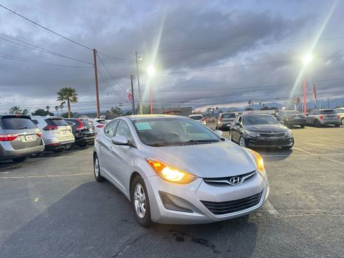 Used 2015 Hyundai Elantra SE image 11