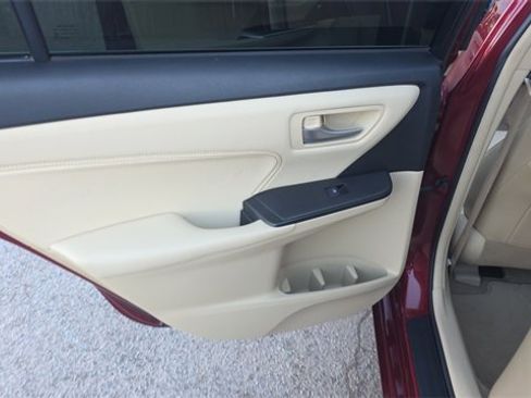 Used 2017 Toyota Camry XLE w/ Moonroof Package image 16