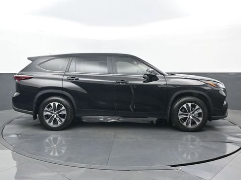 Used 2026 Toyota Highlander XLE AWD/4WD image 2