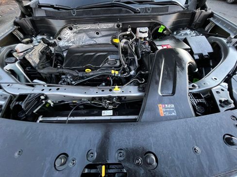 Used 2025 Chevrolet Trax LT image 32