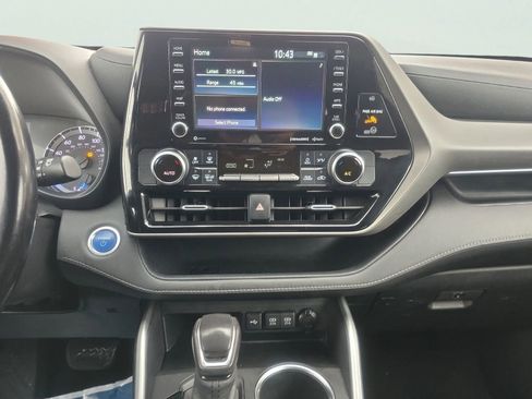 Used 2020 Toyota Highlander LE image 15