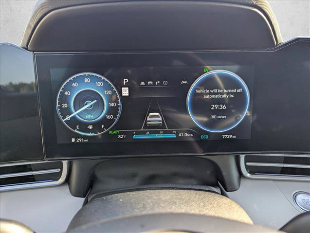 Certified 2025 Hyundai Elantra Limited FWD image 16