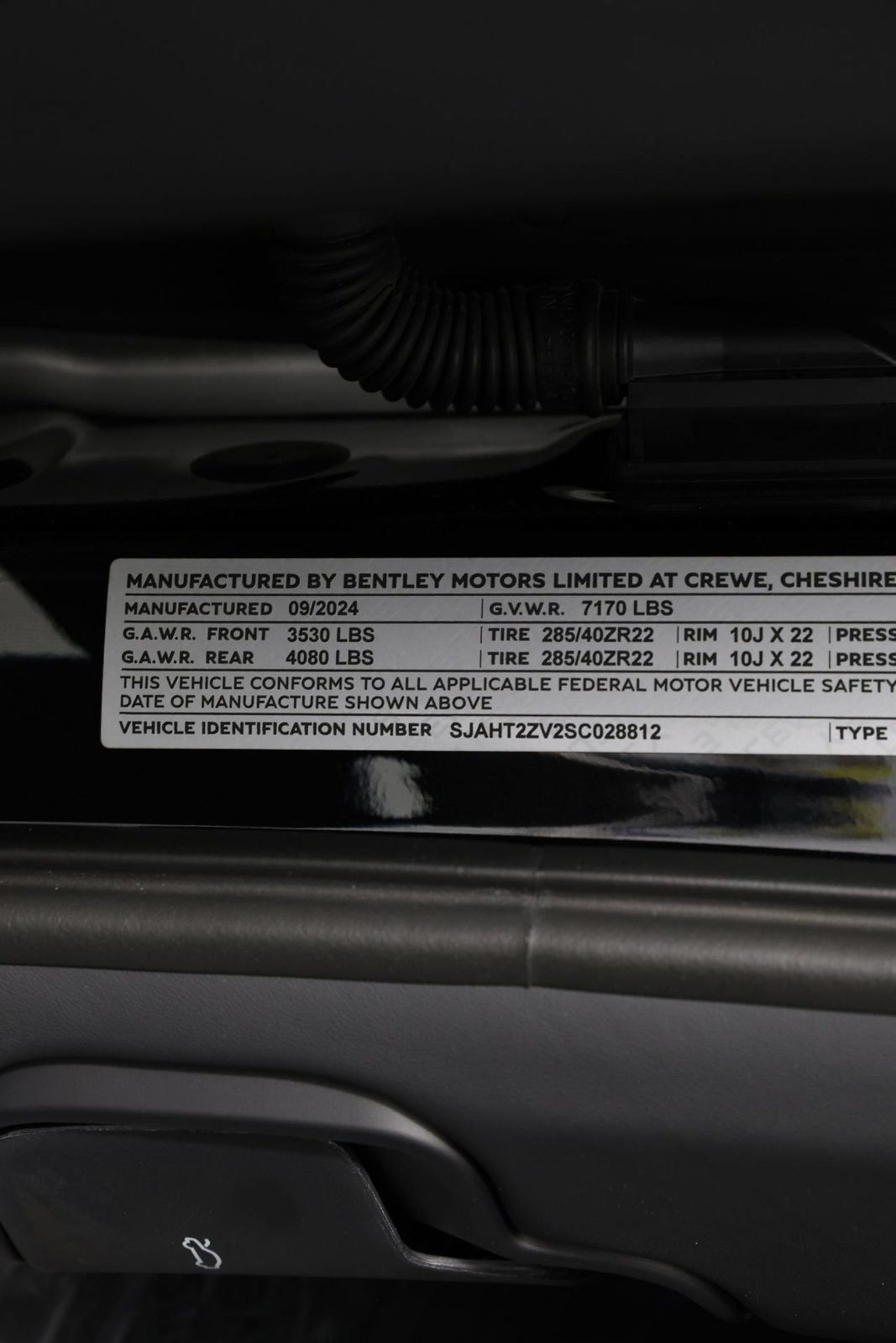 Used 2025 Bentley Bentayga Extended Wheelbase AWD/4WD image 38