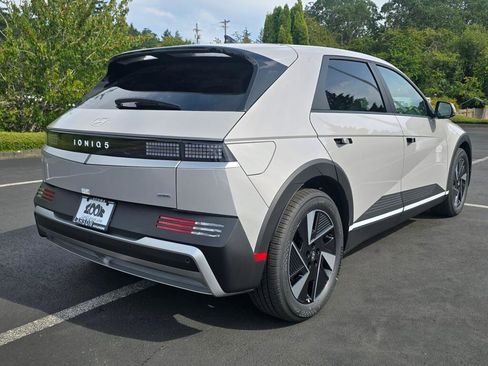 New 2025 Hyundai Ioniq 5 SE image 4
