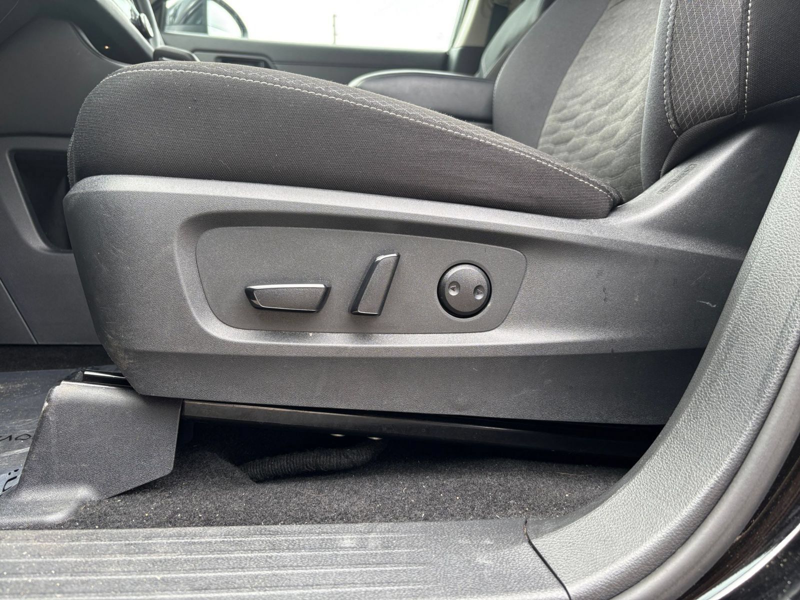 Used 2025 Nissan Pathfinder SV AWD/4WD image 20