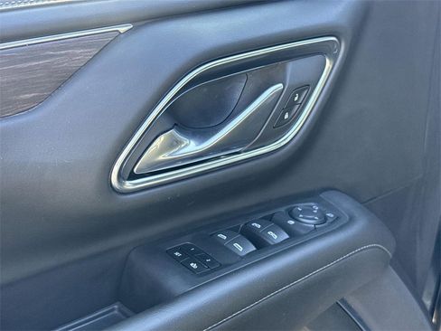 Used 2024 Chevrolet Suburban LT image 21