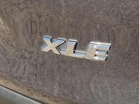 Used 2022 Toyota RAV4 XLE image 9