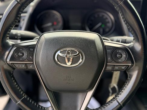Used 2021 Toyota Camry SE FWD image 12