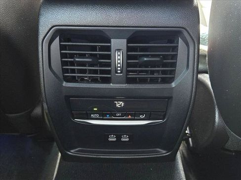 Used 2022 BMW 330i Sedan w/ M Sport Package RWD image 18