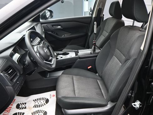 Used 2024 Nissan Rogue SV FWD image 3