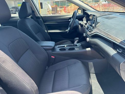 Used 2025 Nissan Altima 2.5 SV FWD image 31