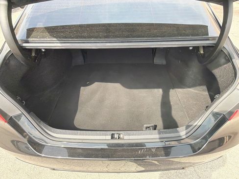 Used 2019 Toyota Camry SE FWD image 23