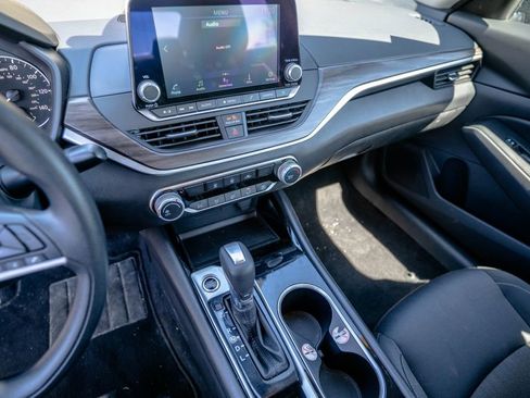 Used 2024 Nissan Altima 2.5 SV image 21