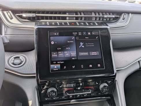 Used 2023 Jeep Grand Cherokee L Laredo image 18