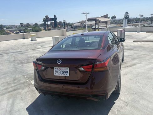 Used 2025 Nissan Altima 2.5 SV FWD image 35