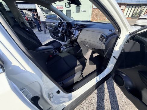 Used 2019 Nissan Rogue SV AWD/4WD image 68