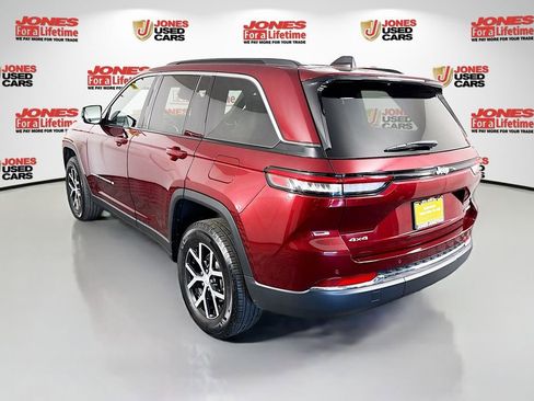 Used 2024 Jeep Grand Cherokee Limited AWD/4WD image 2