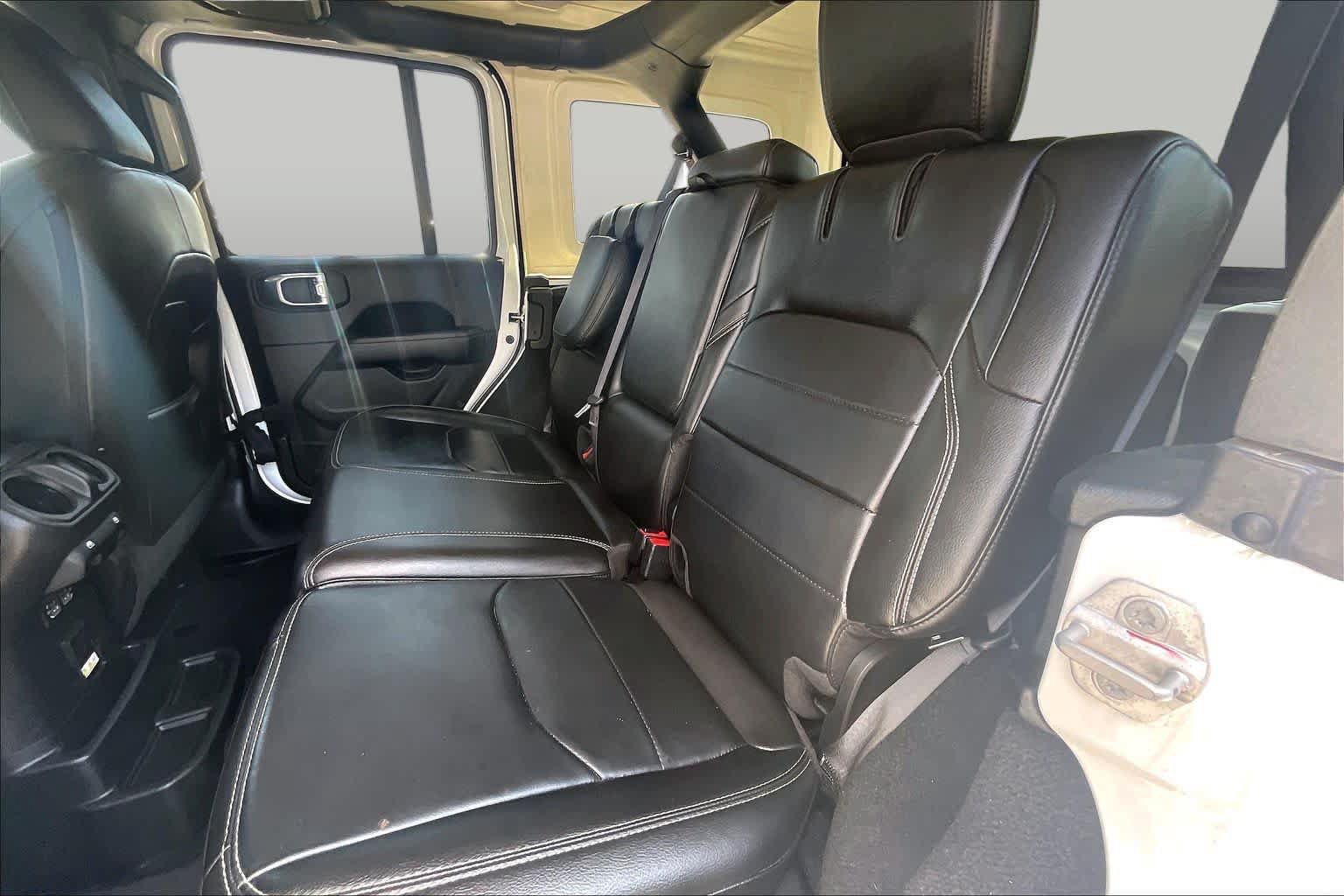 Used 2023 Jeep Wrangler Unlimited Sahara AWD/4WD image 17