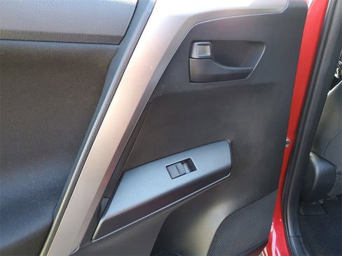 Used 2017 Toyota RAV4 LE image 11