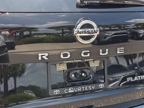Used 2021 Nissan Rogue Platinum FWD image 32