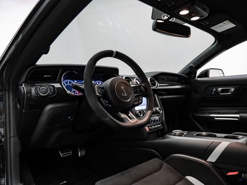 Used 2020 Ford Mustang Shelby GT500 w/ Carbon Fiber Track Pack image 30