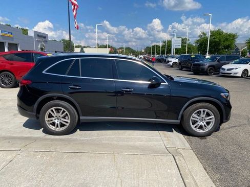 Used 2025 Mercedes-Benz GLC 300 4MATIC image 2
