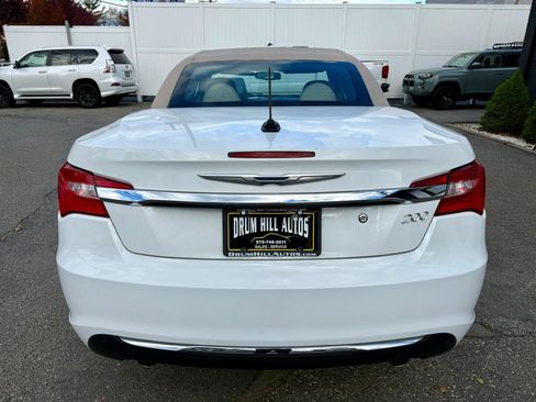 Used 2011 Chrysler 200 Limited FWD image 8