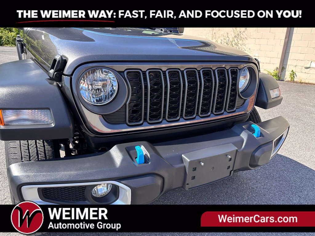 Used 2024 Jeep Gladiator Sport AWD/4WD image 3