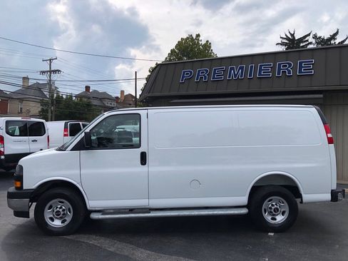 Used 2025 GMC Savana 2500 w/ Driver Convenience Package RWD image 3