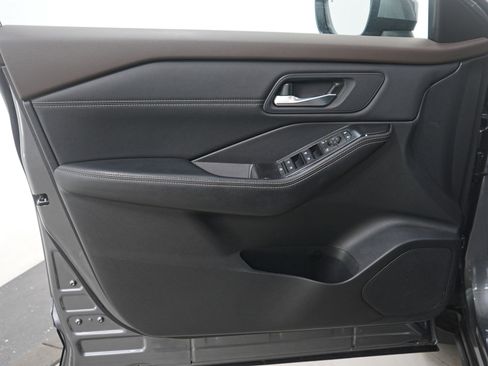 Used 2022 Nissan Rogue SV w/ SV Premium Package image 21